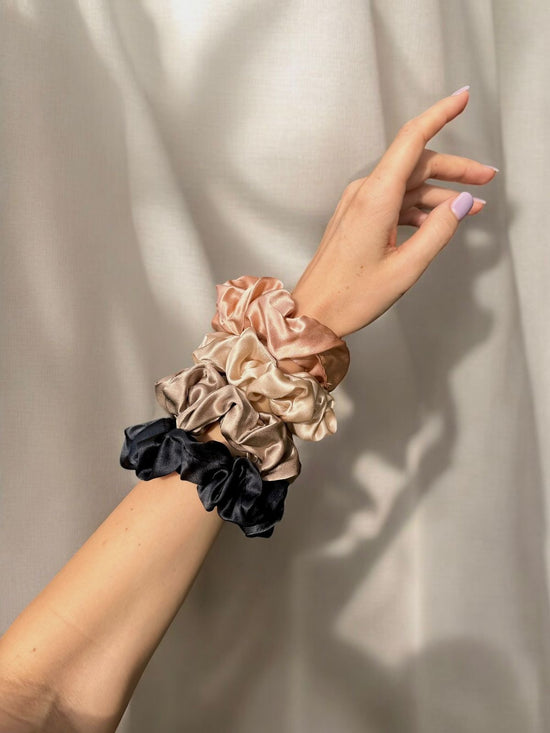 SILK SCRUNCHIE