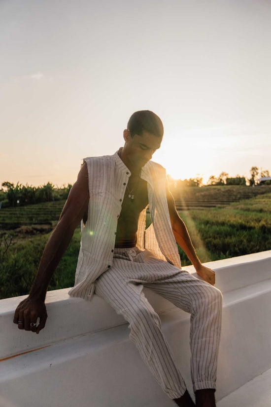 Guns Sleeveless Linen Shirt in Oak Stripe