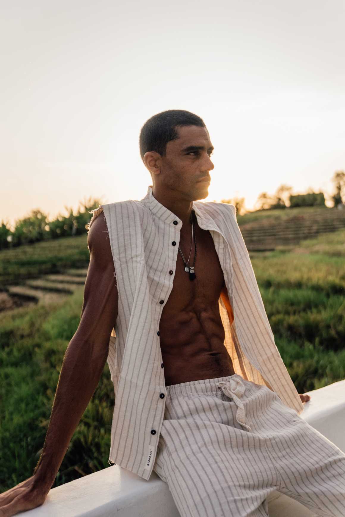 Guns Sleeveless Linen Shirt in Oak Stripe