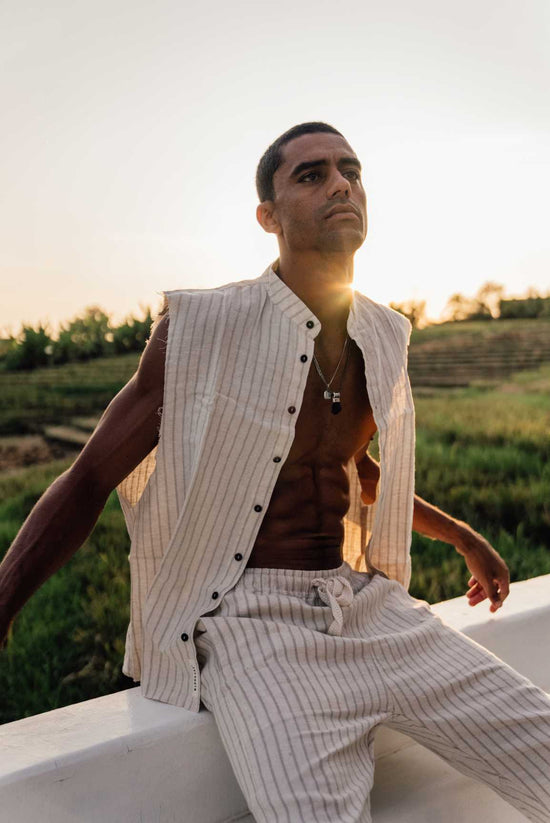 Guns Sleeveless Linen Shirt in Oak Stripe