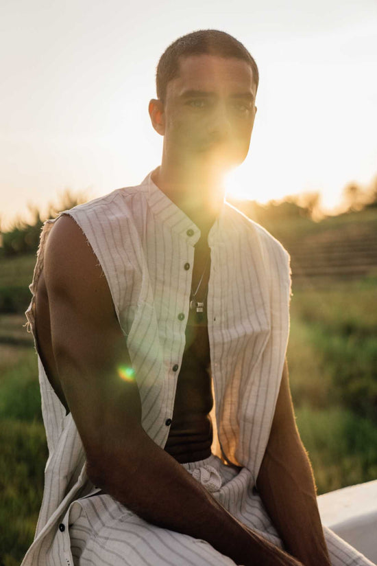 Guns Sleeveless Linen Shirt in Oak Stripe