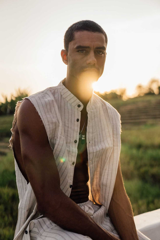 Guns Sleeveless Linen Shirt in Oak Stripe