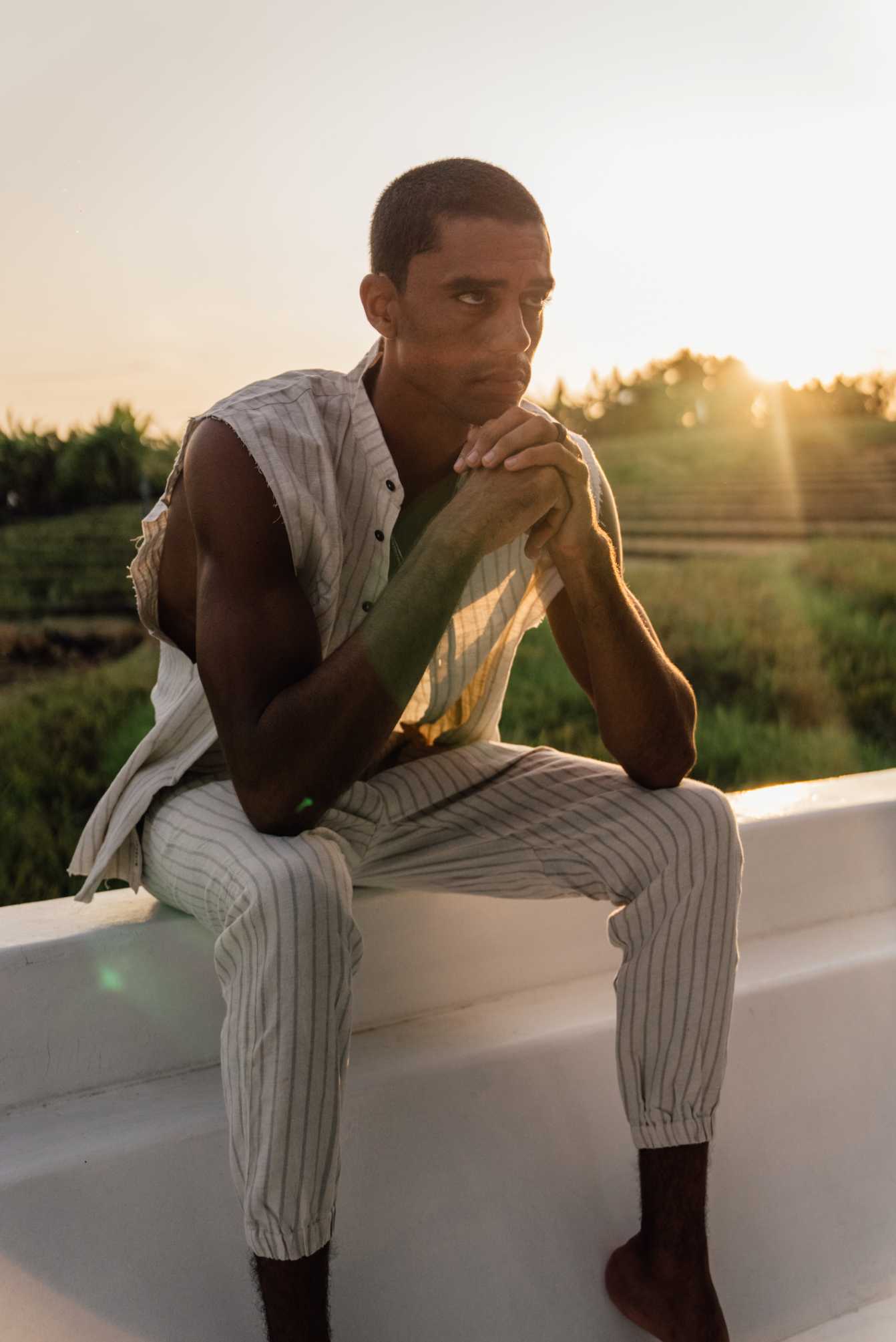 Guns Sleeveless Linen Shirt in Oak Stripe