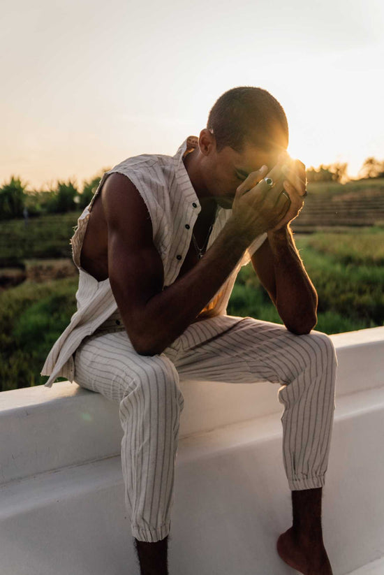 Guns Sleeveless Linen Shirt in Oak Stripe