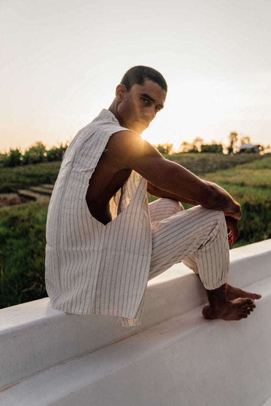 Guns Sleeveless Linen Shirt in Oak Stripe