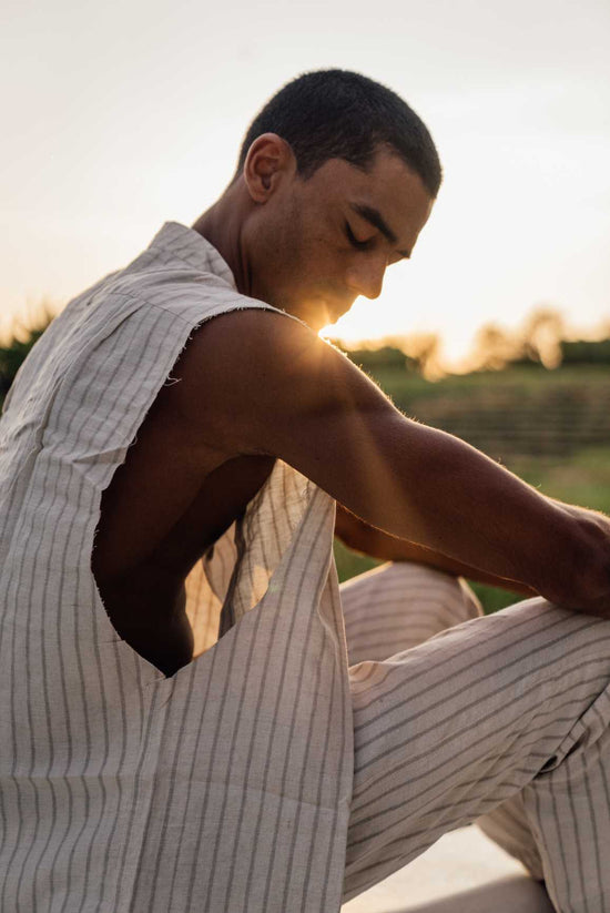 Guns Sleeveless Linen Shirt in Oak Stripe