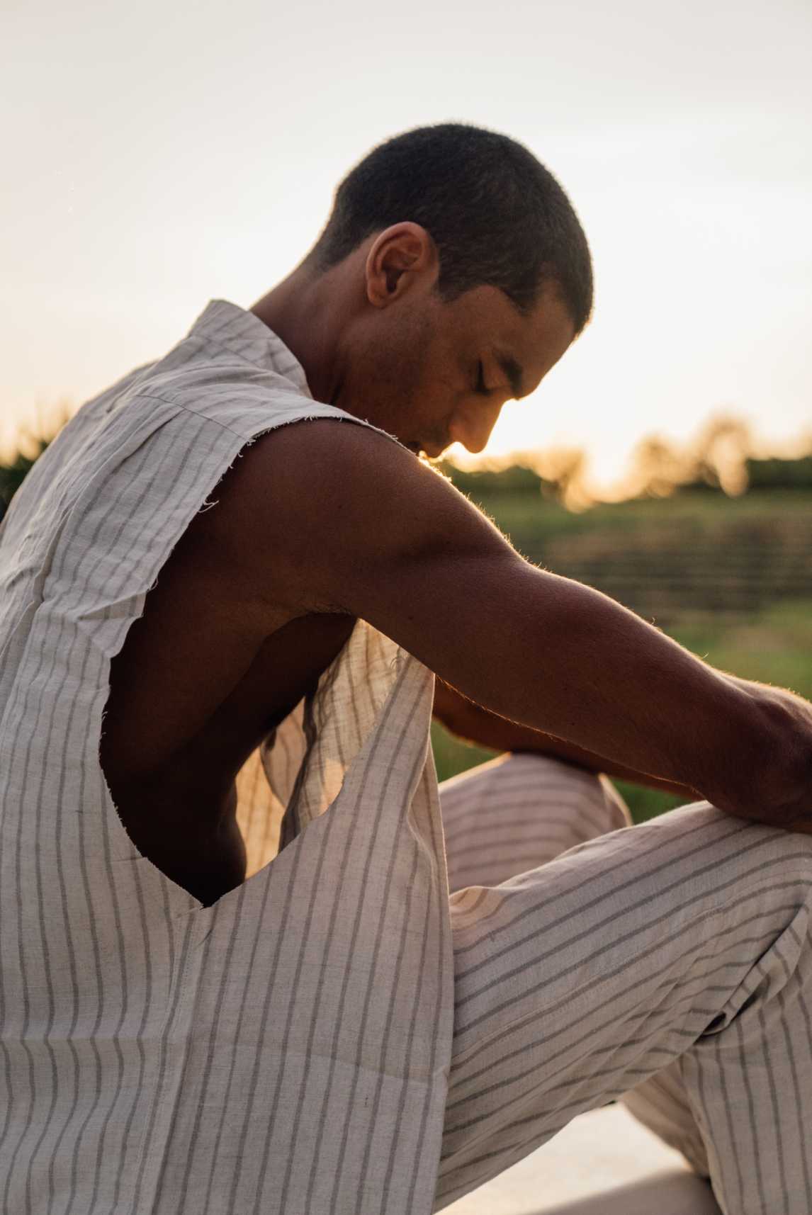 Guns Sleeveless Linen Shirt in Oak Stripe