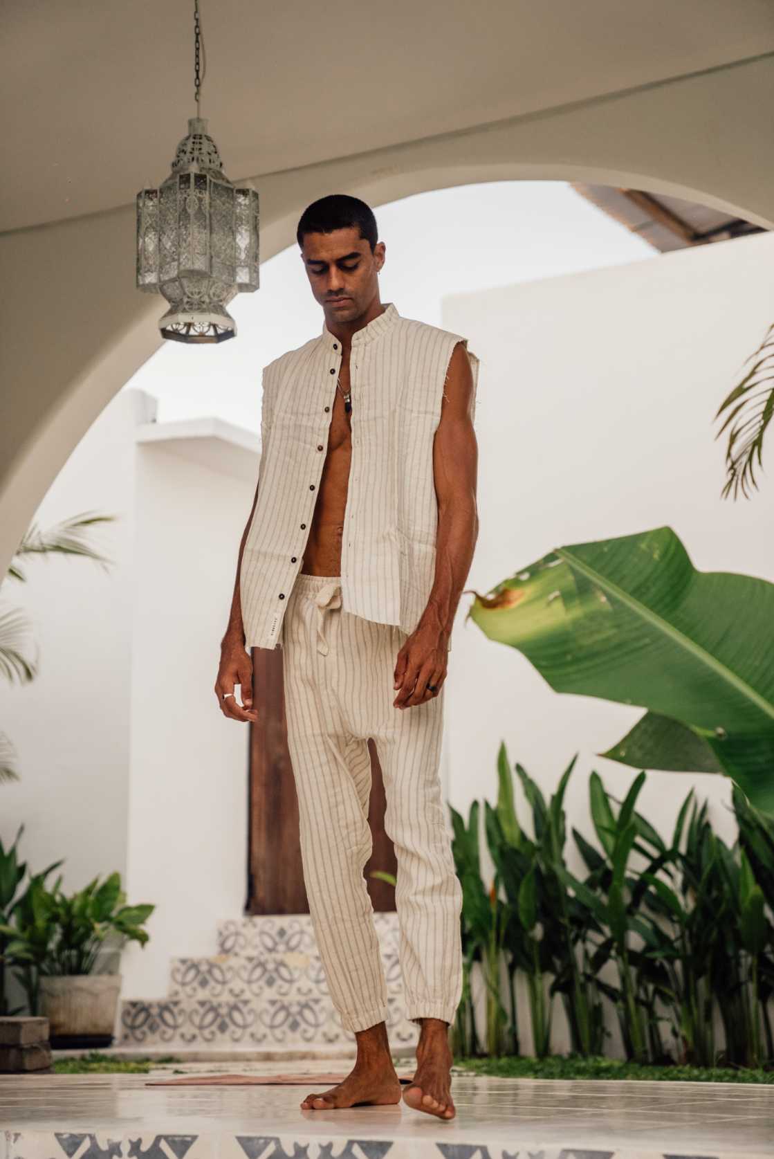 Guns Sleeveless Linen Shirt in Oak Stripe