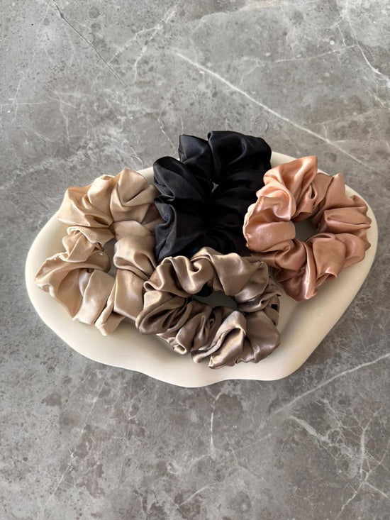 SILK SCRUNCHIE